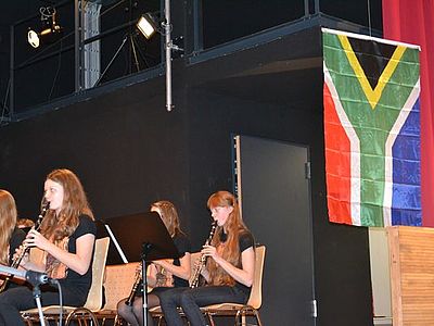 Stadtmusik Engen entführt nach »Afrika«