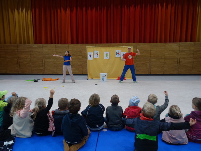 Nein-Tonne an der Grundschule Engen